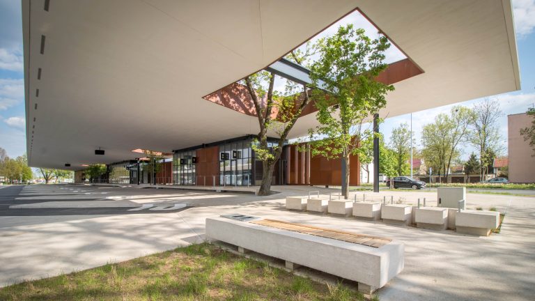 BUS TERMINAL SLAVONSKI BROD