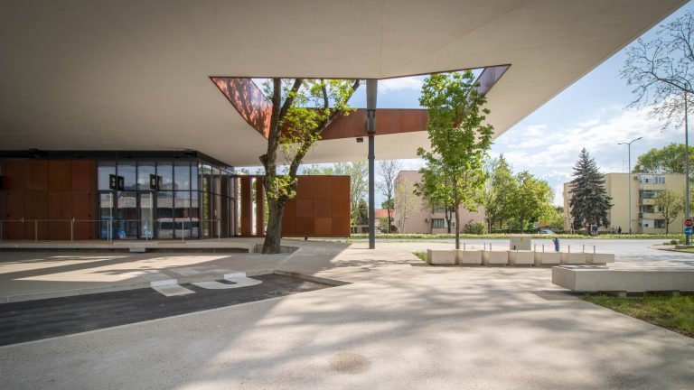 BUS TERMINAL SLAVONSKI BROD