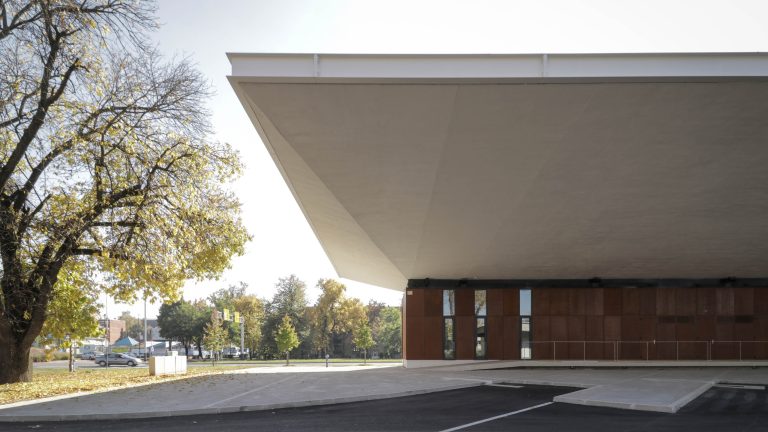 BUS TERMINAL SLAVONSKI BROD