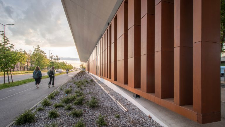 BUS TERMINAL SLAVONSKI BROD