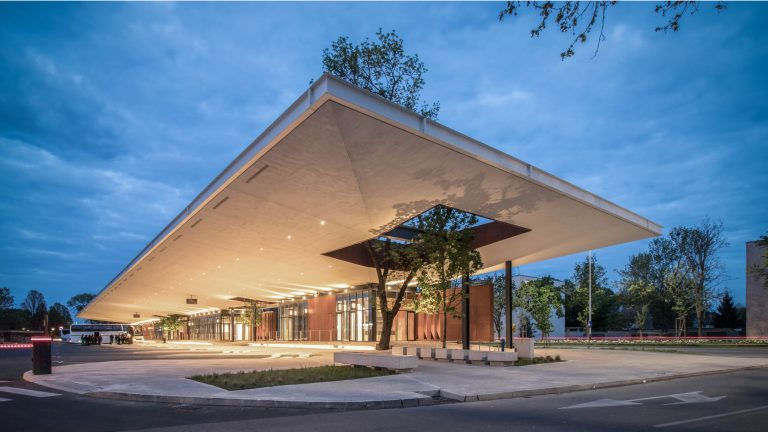BUS TERMINAL SLAVONSKI BROD