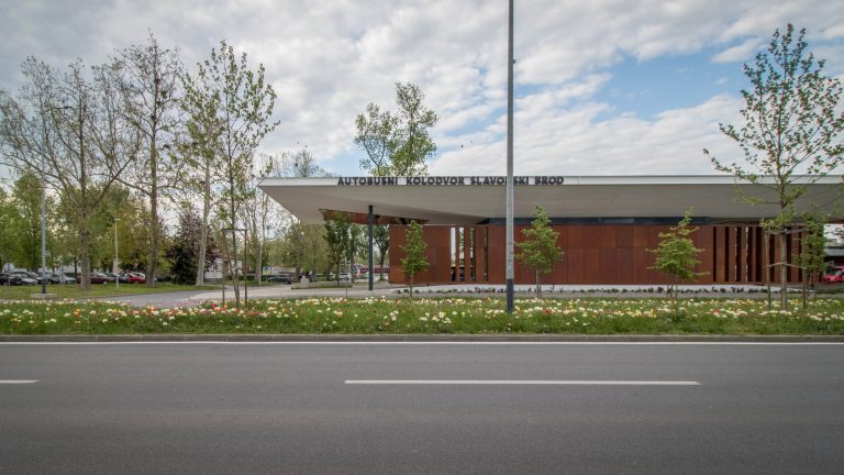 BUS TERMINAL SLAVONSKI BROD