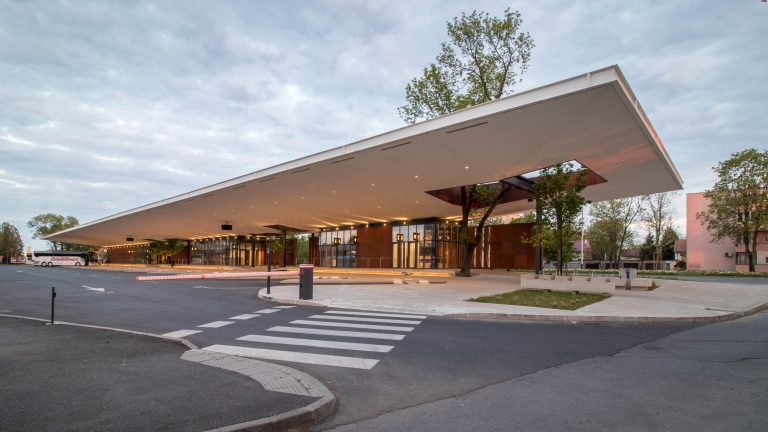 BUS TERMINAL SLAVONSKI BROD