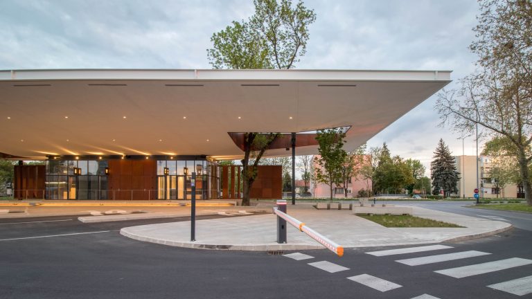 BUS TERMINAL SLAVONSKI BROD