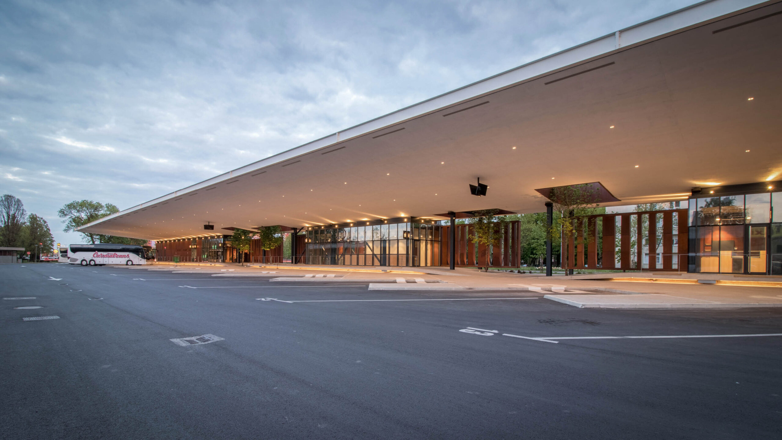 BUS TERMINAL SLAVONSKI BROD