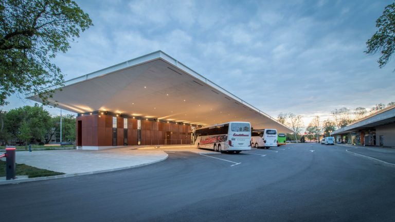 BUS TERMINAL SLAVONSKI BROD