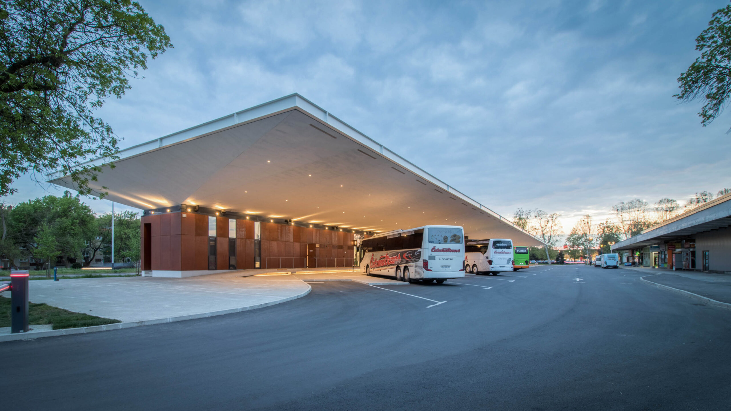 BUS TERMINAL SLAVONSKI BROD