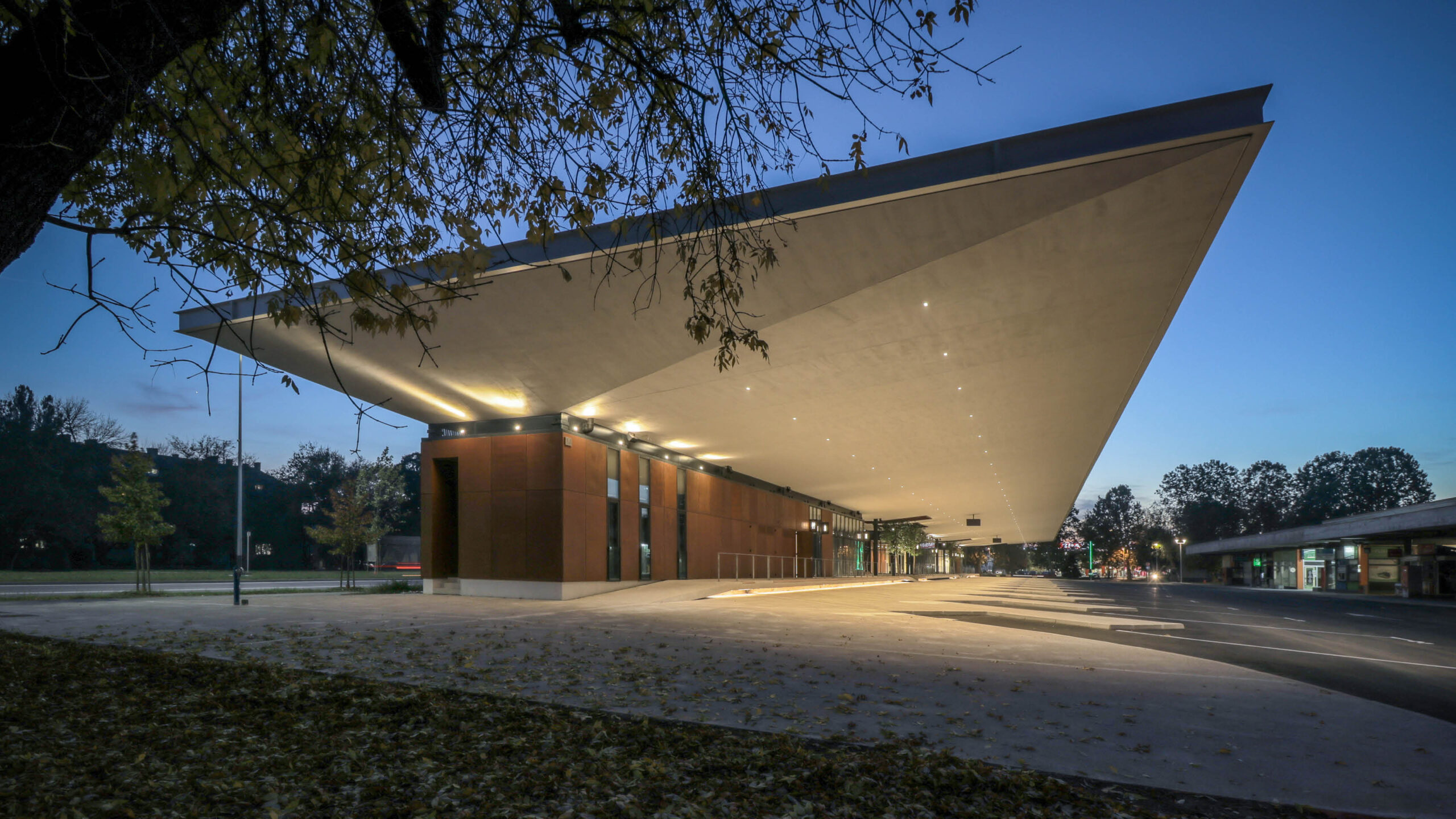 BUS TERMINAL SLAVONSKI BROD