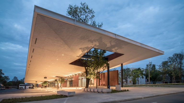 BUS TERMINAL SLAVONSKI BROD