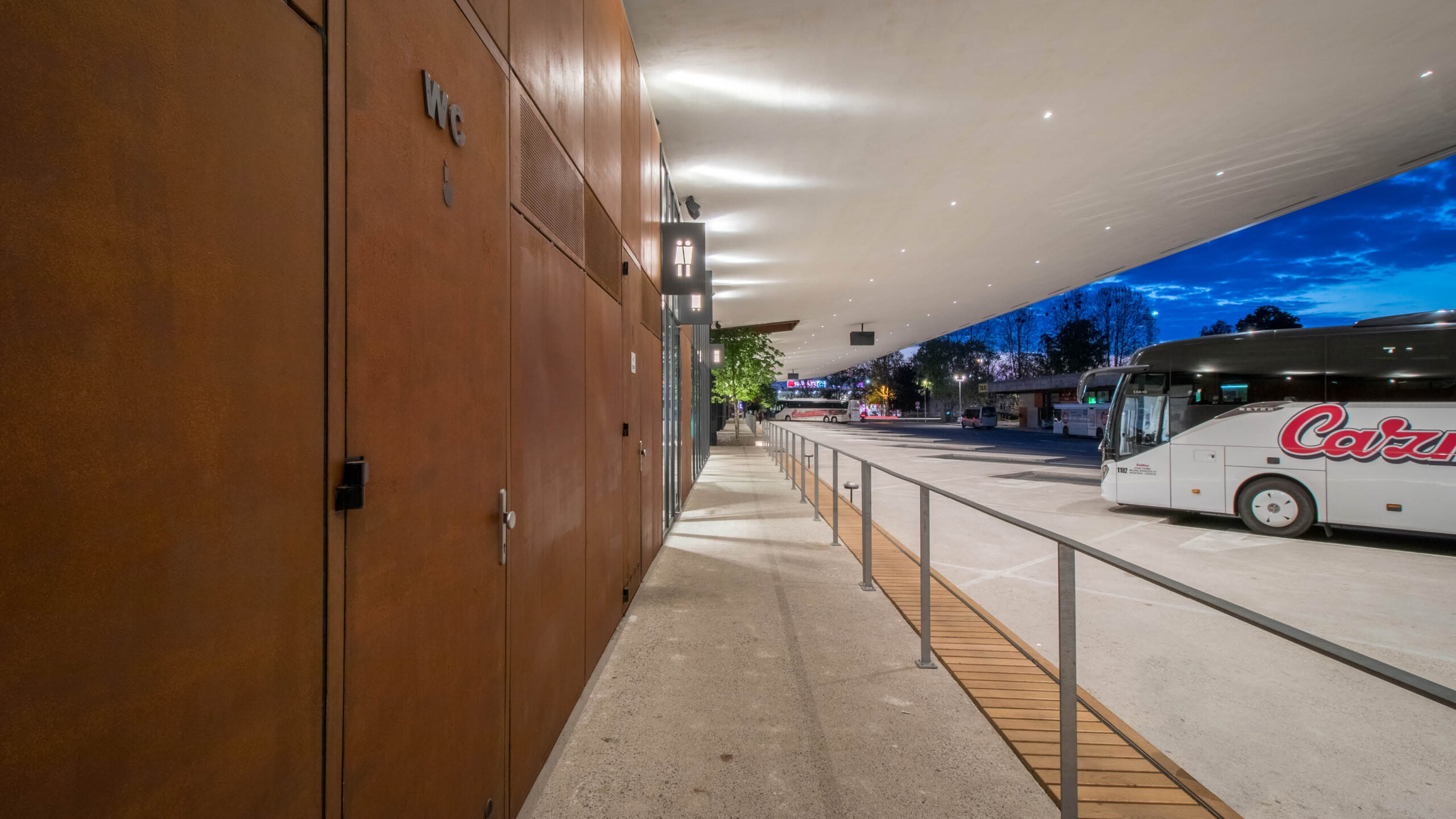 BUS TERMINAL SLAVONSKI BROD